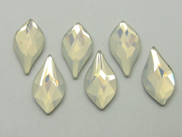 6 pcs. FLAME 10mm WHITE OPAL STAR BRIGHT FLATBACK Rhinestones